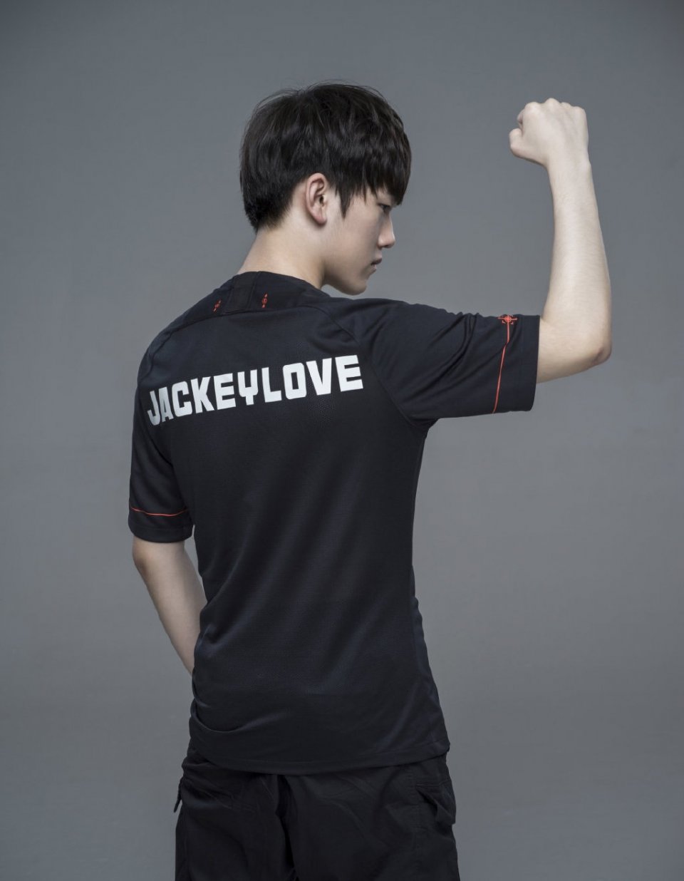 JackeyLove回归赛场，出色防守首场状态亮眼，法国队观众沸腾！